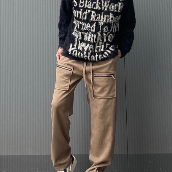 Loose oversized micro cargo pants with side zippers suede - Picture 4 of 4